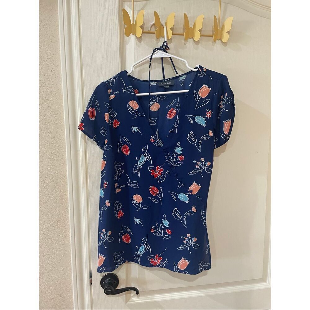 ModCloth Women’s floral blouse size medium
